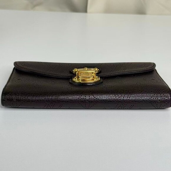 Louis Vuitton Black Monogram Canvas Wallet with Gold Hinge Detail Elegant Design - Picture 5 of 7